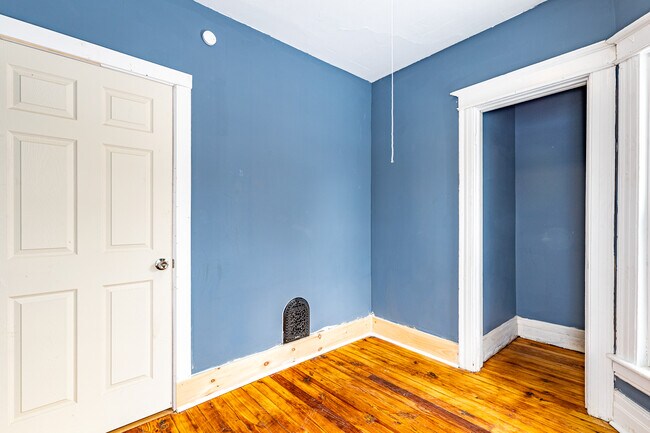 Building Photo - 292 Reynolds St