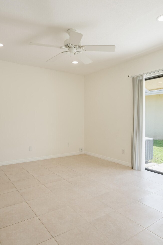 Building Photo - 1253 White Pine Dr