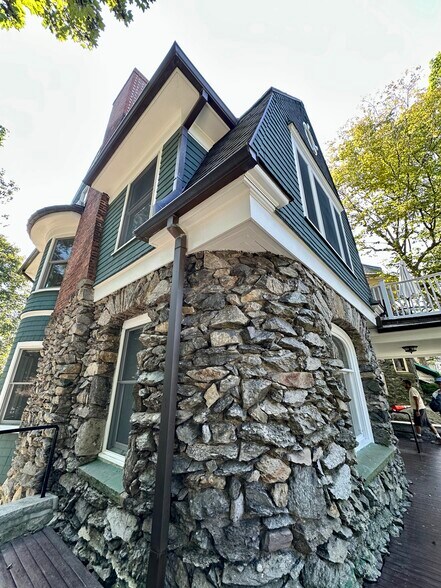 Building Photo - 10 Selkirk Rd