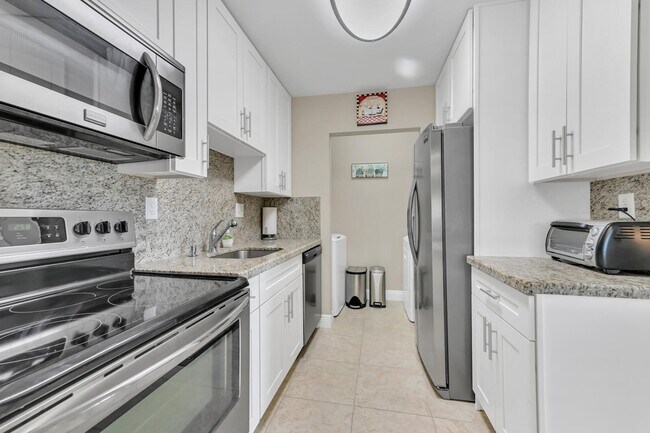 Building Photo - 15465 Lakes of Delray Blvd