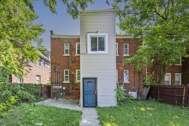 Building Photo - 1565 W Grand Blvd