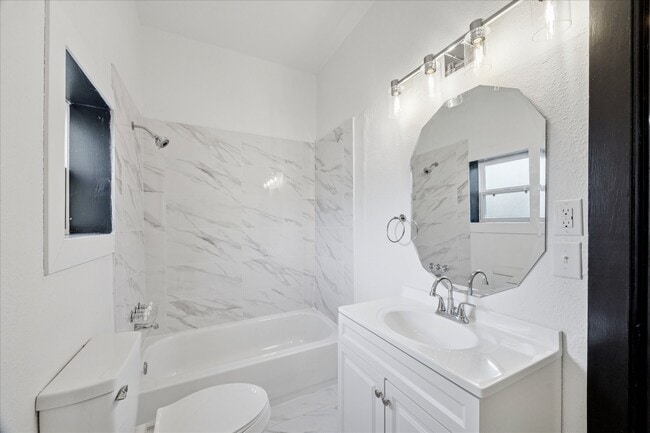 Building Photo - 502 Gregg St