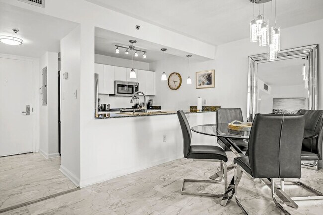 Building Photo - 1200 Brickell Bay Dr