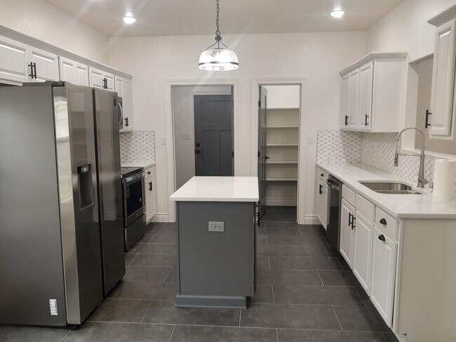 Building Photo - Kerrville, TX  Custom Build Home Ready for Immediate Move In