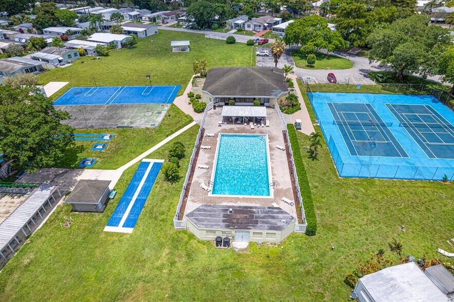 Building Photo - 6466 Buena Vista Dr