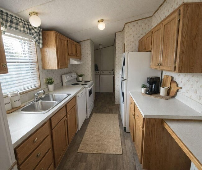 Building Photo - 7246 FL-44