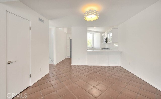 Building Photo - 310 Bayview Dr