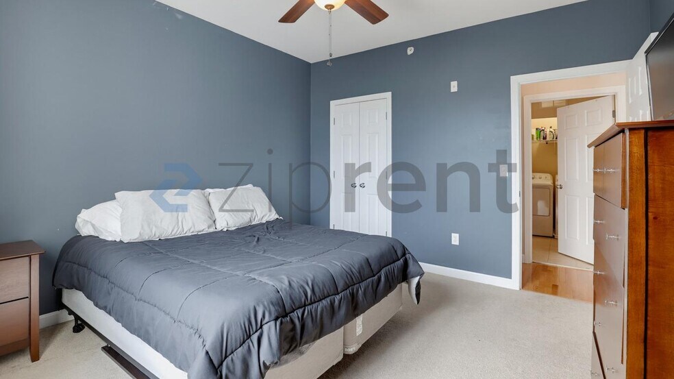 Building Photo - Unit 413