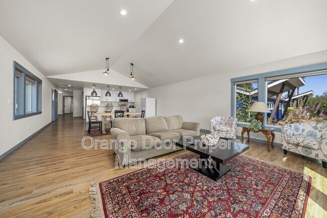 Building Photo - 7009 Stanich Ave