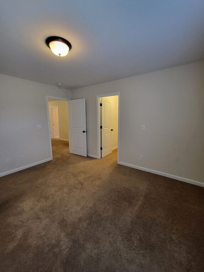 Building Photo - 284 Big Oak Ln