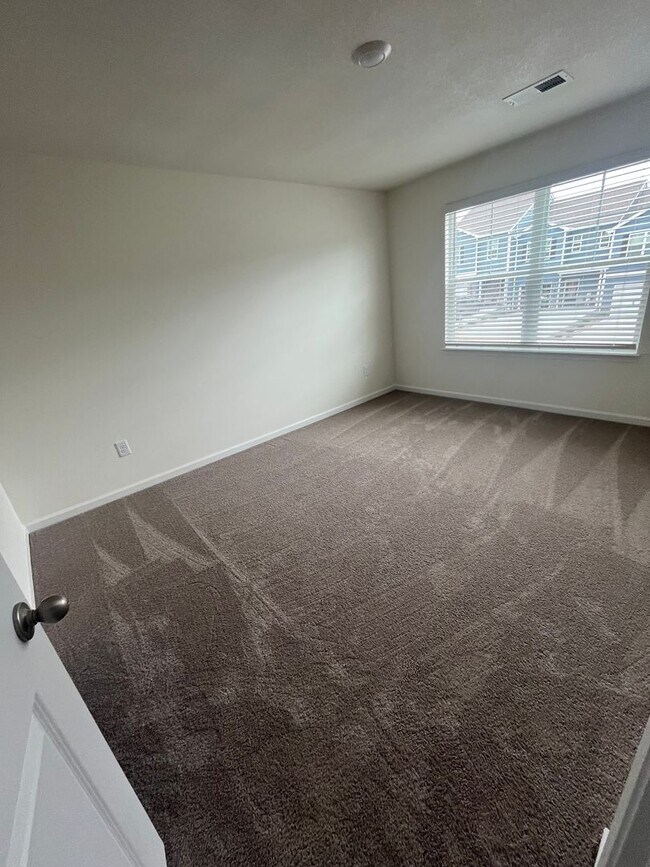 Building Photo - Brand New Townhome – Modern Comfort & Conv...