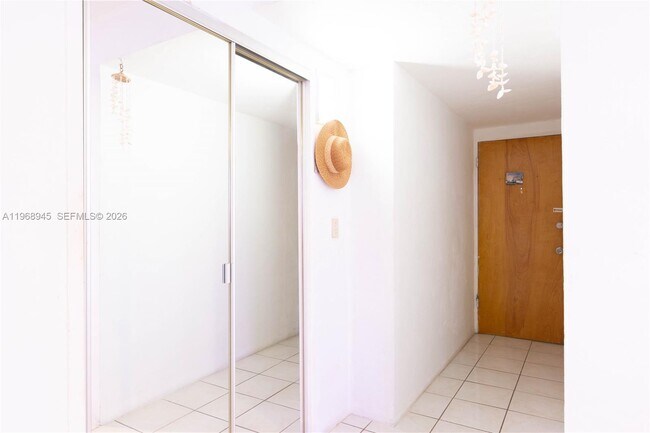 Building Photo - 6484 Indian Creek Dr