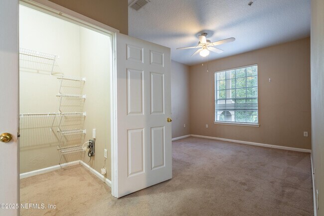 Building Photo - 10550 Baymeadows Rd