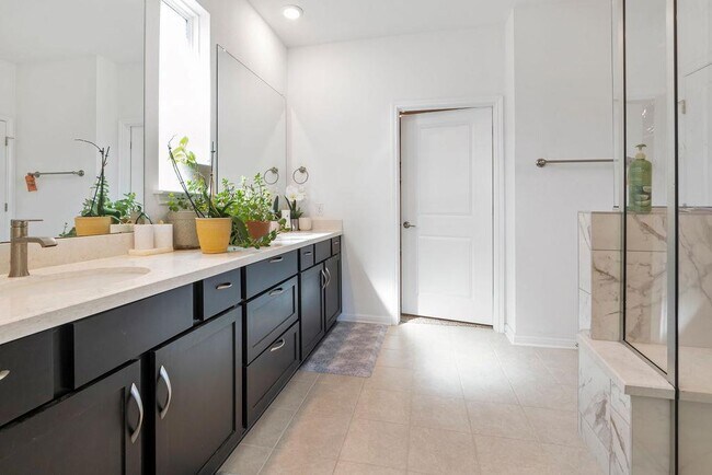 Building Photo - 232 Barton Oak Trl