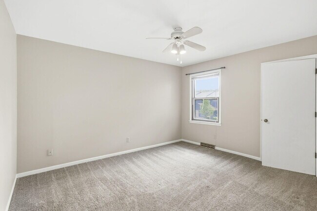 Building Photo - 2200 Bushnell Dr