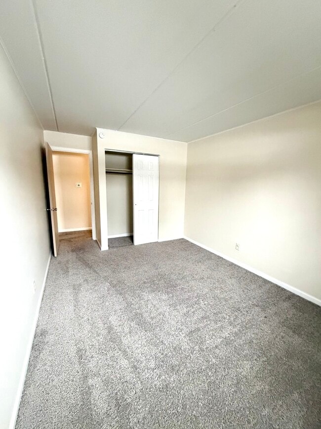 Building Photo - 1133 Royal St George Dr