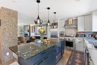 Building Photo - 901 Crestview Dr