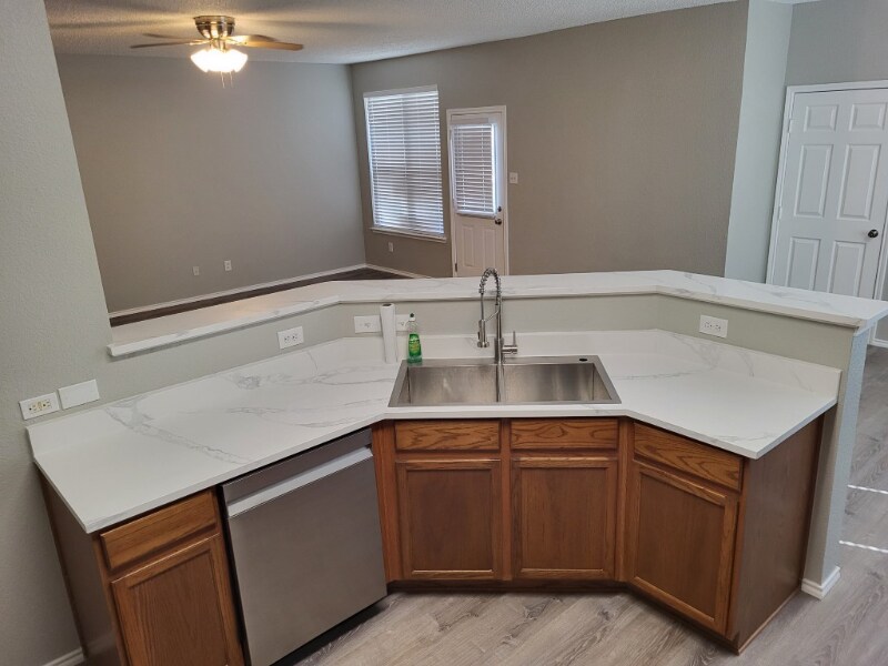 Building Photo - 2943 Deer Ridge Dr