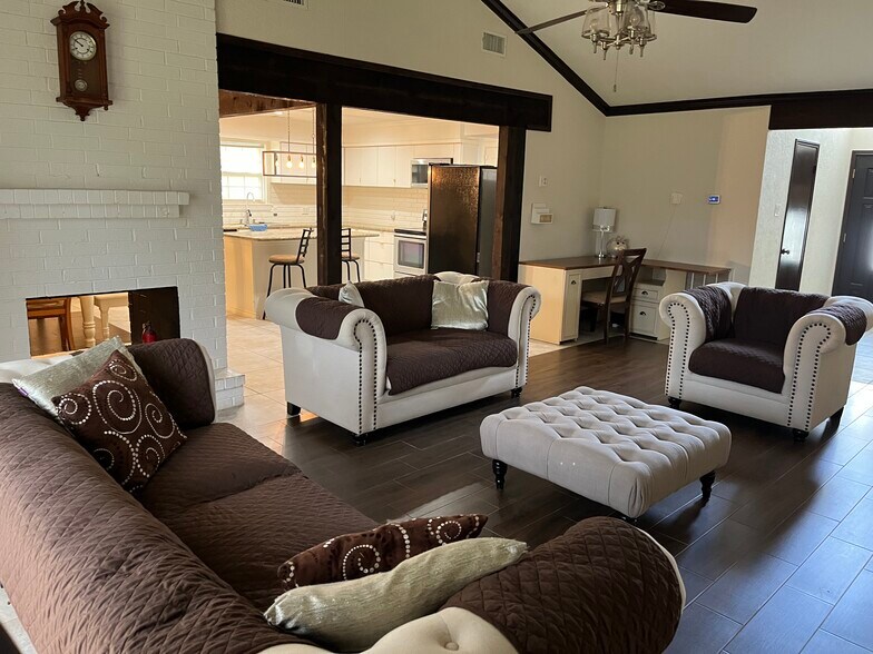 Building Photo - 3503 Canterbury Dr