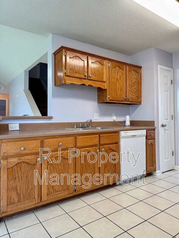 Building Photo - 5353 Farm Ridge Dr