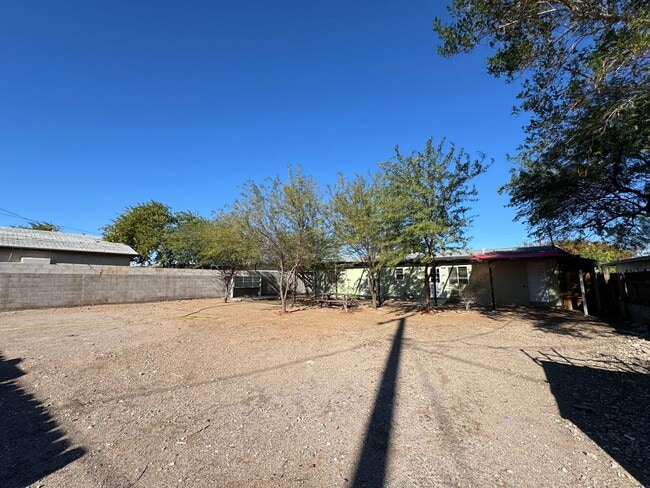 Building Photo - Spacious and Affordable Needles Ca home