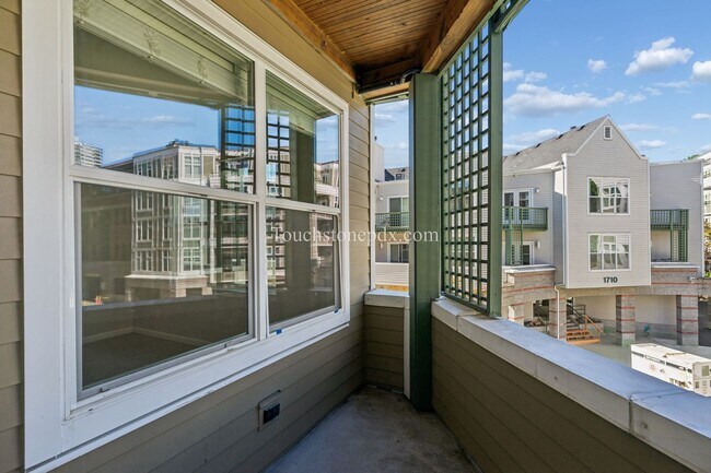 Building Photo - 1630 S Harbor Way