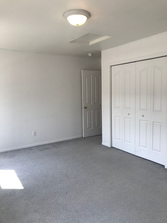 Building Photo - 3305 Laredo Dr