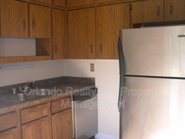 Building Photo - 220 Golden Days Dr