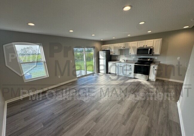 Building Photo - 223 Bruns Dr