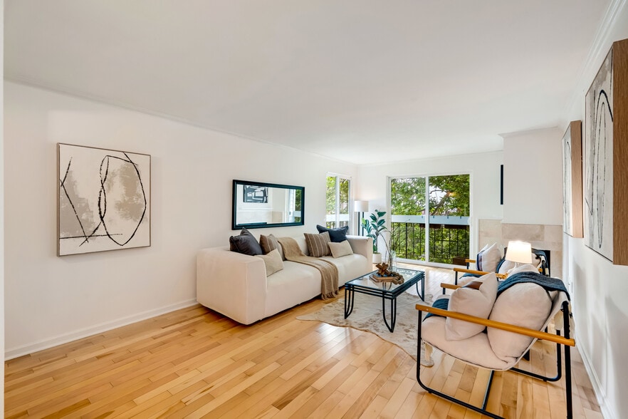 Living Room - 202 W Olympic Pl