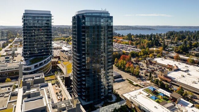 Building Photo - Luxury Executive Condo w/AC in the Heart o...