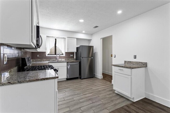 Building Photo - 140 Grayland Creek Dr