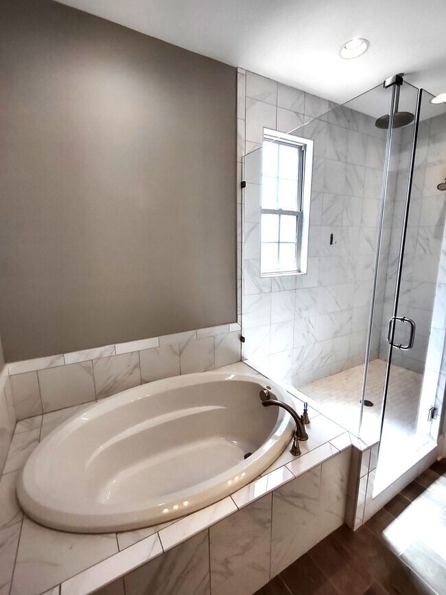 Building Photo - Luxury Townhome Available in Fairway Row C...