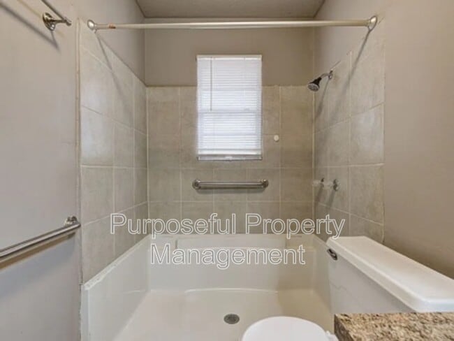 Building Photo - 516 N Ponca Ave