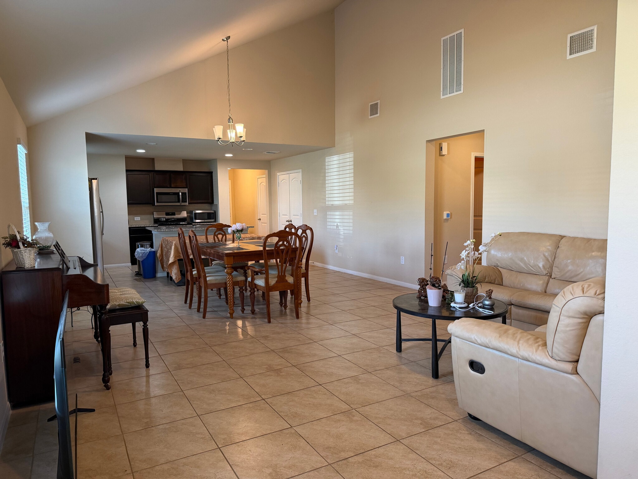 Building Photo - Room in Single Family Home on Bettylou Ln