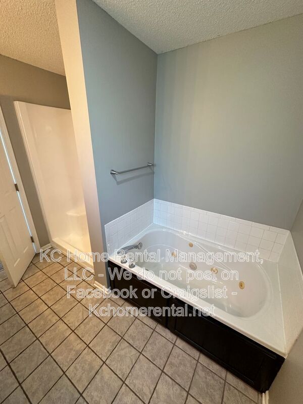 Building Photo - 3304 NW 84th Terrace