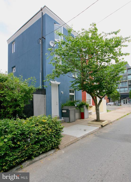 Building Photo - 209 W Wildey St