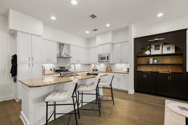 Building Photo - 2520 Bluebonnet Ln