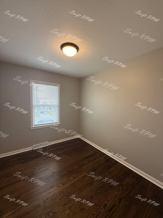 Building Photo - 1827 E 75th Terrace