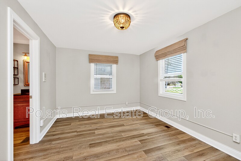 Building Photo - 2222 E 75th St