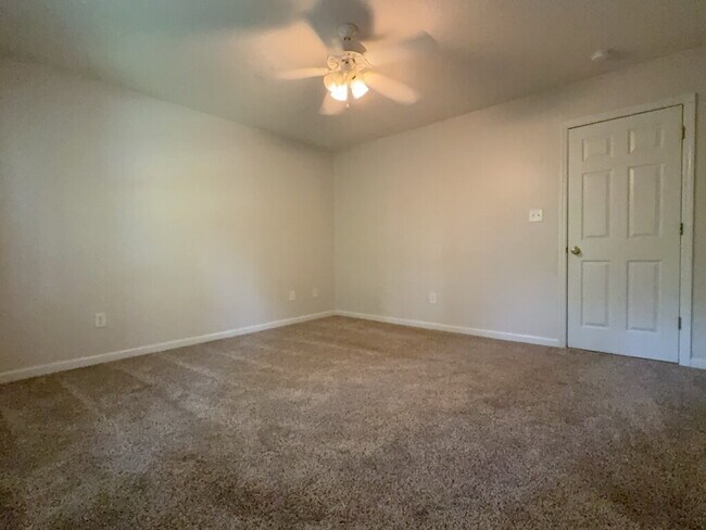 Building Photo - 107 Sabrina Dr
