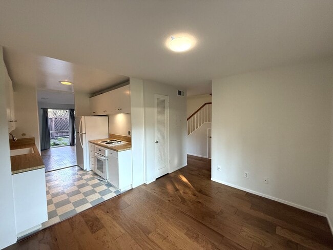 Building Photo - SPACIOUS 3 BEDROOM CONDO IN THE MEADOWS HOA – TERRA LINDA