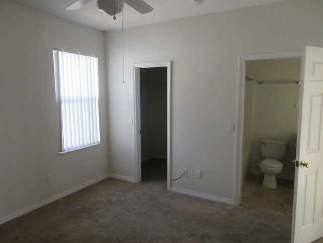 Building Photo - 1211 Knollwood Dr