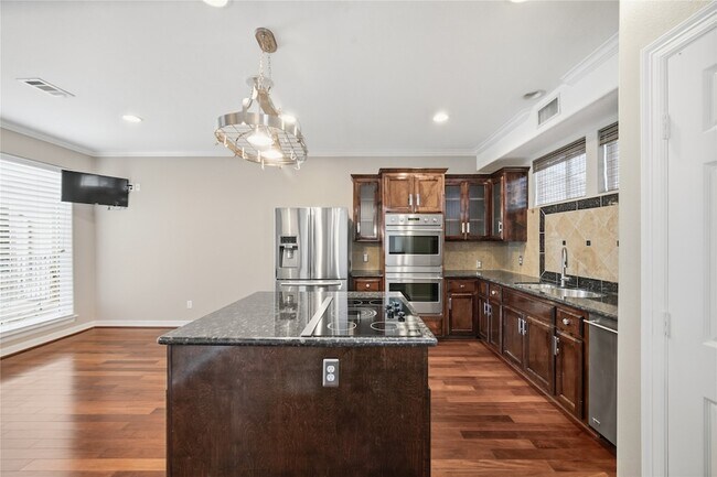 Building Photo - 1316 Cleburne St