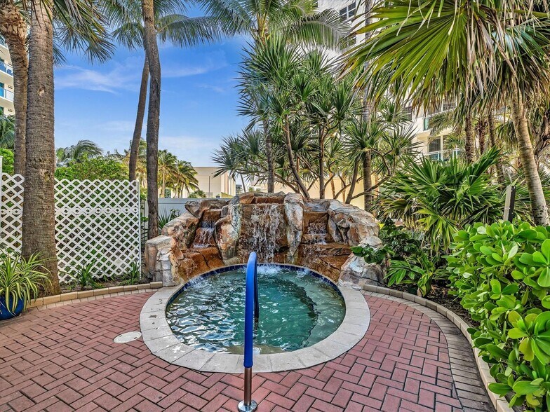Building Photo - 3001 S Ocean Dr