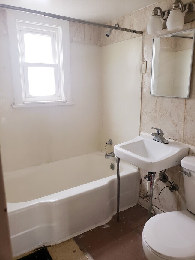 Building Photo - 409 Hendry St