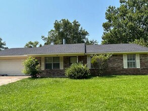 Building Photo - Devereaux Lane