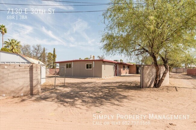 Building Photo - 4 bedroom 2 bath main house with a 2 bed 1...