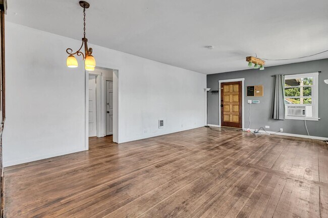 Building Photo - 1426 S 54th St