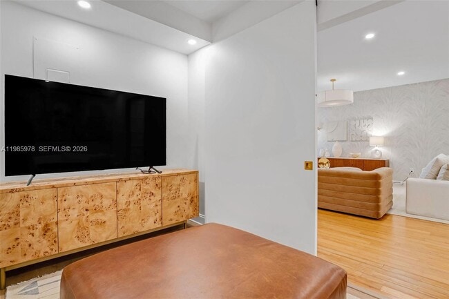 Building Photo - 725 Crandon Blvd